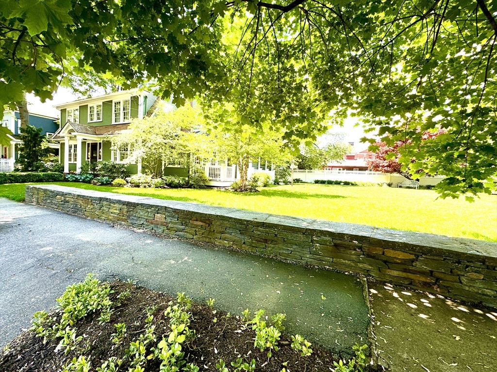 83 Maynard Road Northampton, MA 01060 - Photo 4 of 42 Gallery Image 4