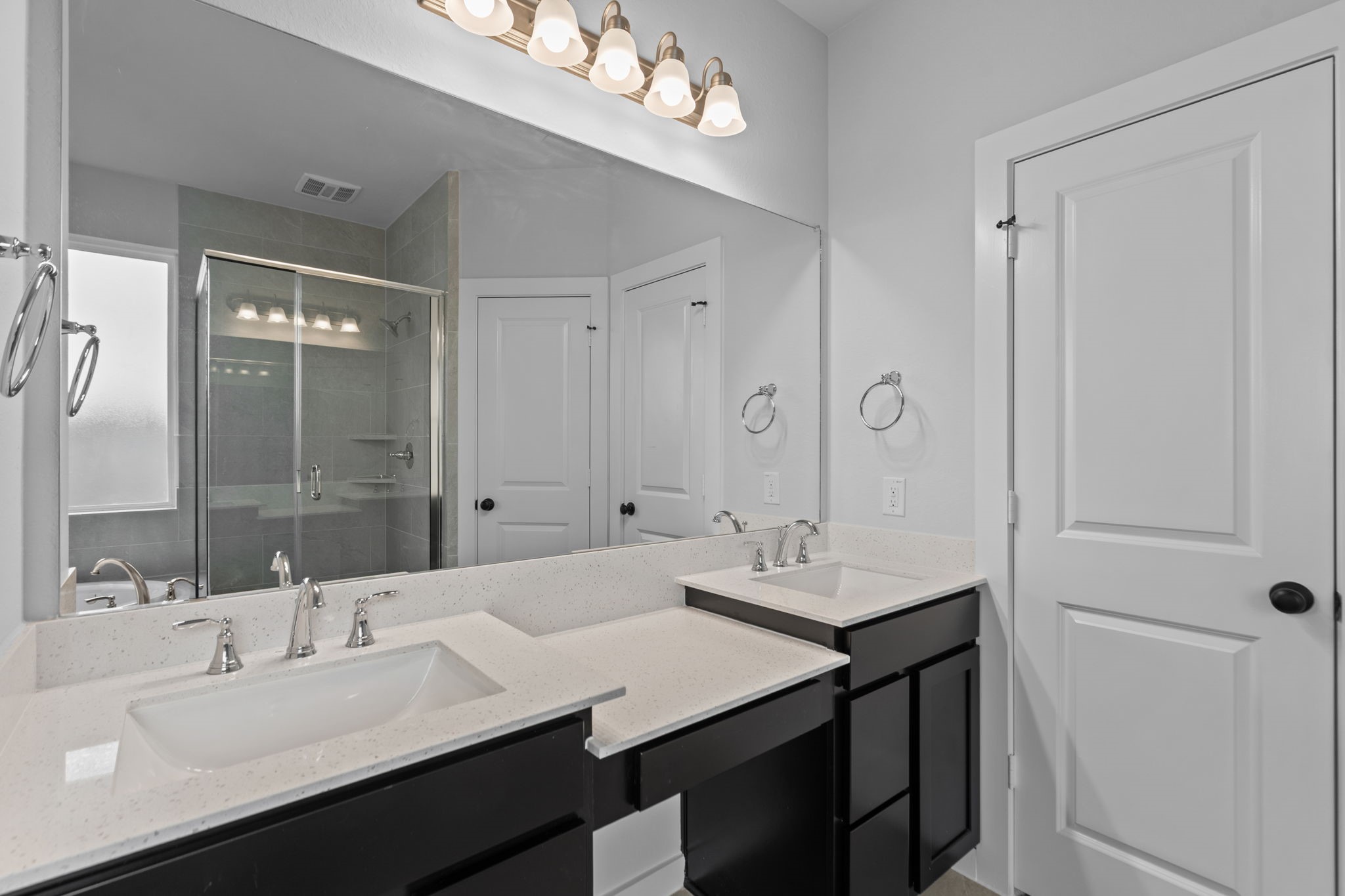 10919 Middle Rdg Drive Missouri City, TX 77459 - Photo 23 of 43 a bathroom with a sink double vanity and a mirror