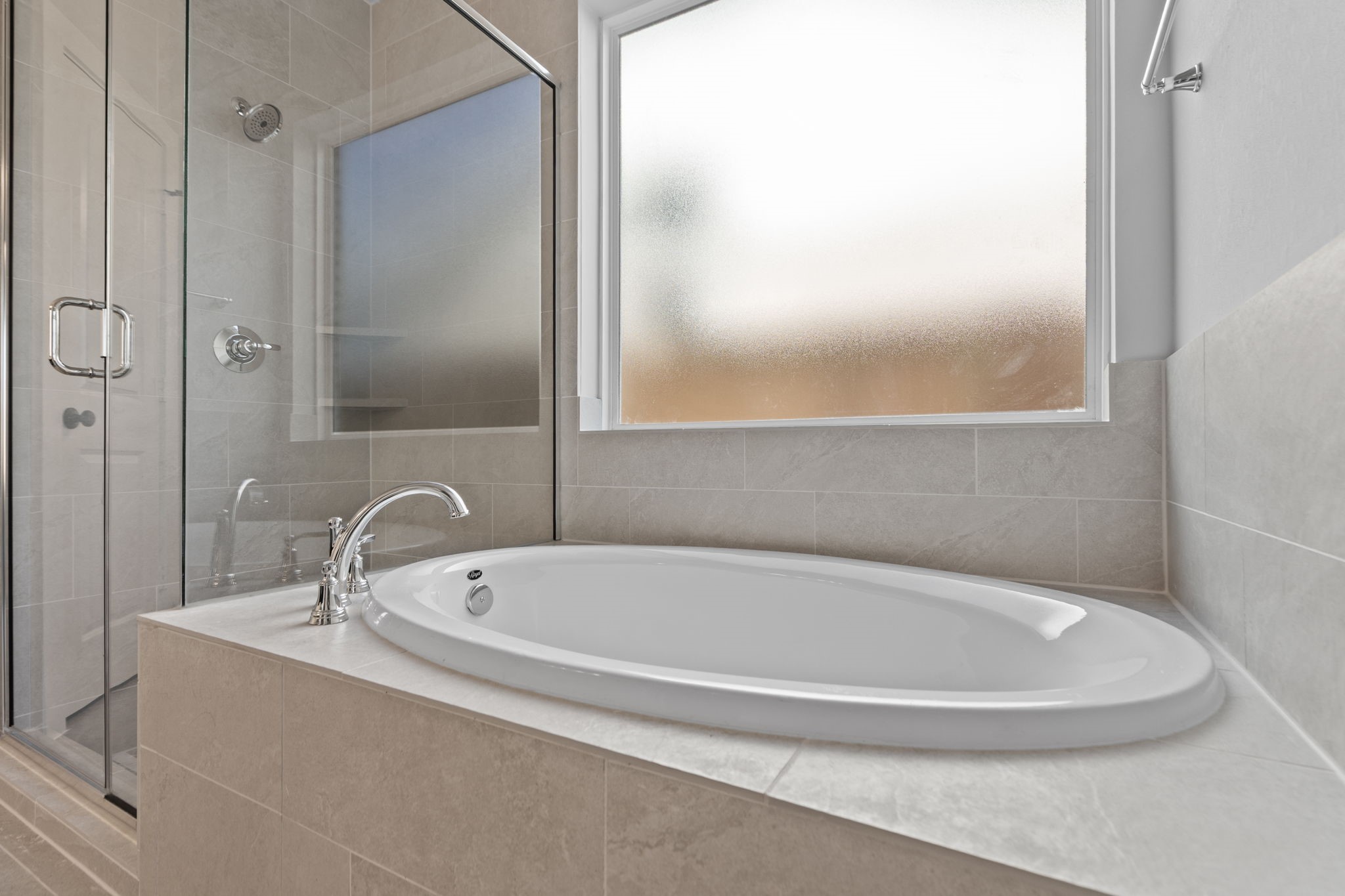 10919 Middle Rdg Drive Missouri City, TX 77459 - Photo 24 of 43 a white bath tub sitting next to a bathroom sink
