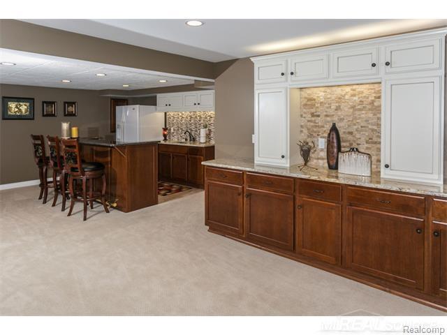2248 South Shore Court Rochester Hills, MI 48307 - Photo 35 of 54