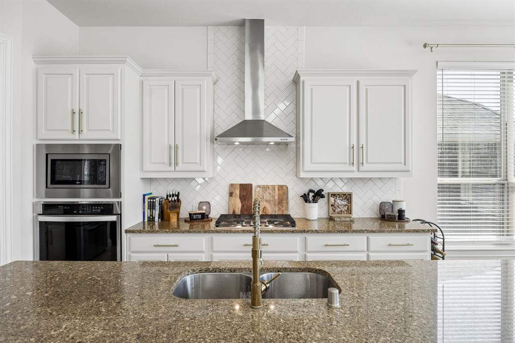 604 Shoreline Ridge Drive Little Elm, TX 75068 - Photo 7 of 39