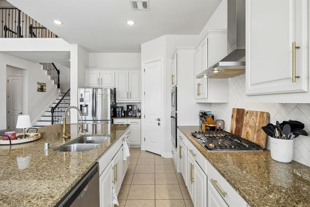 604 Shoreline Ridge Drive Little Elm, TX 75068 - Photo 9 of 39