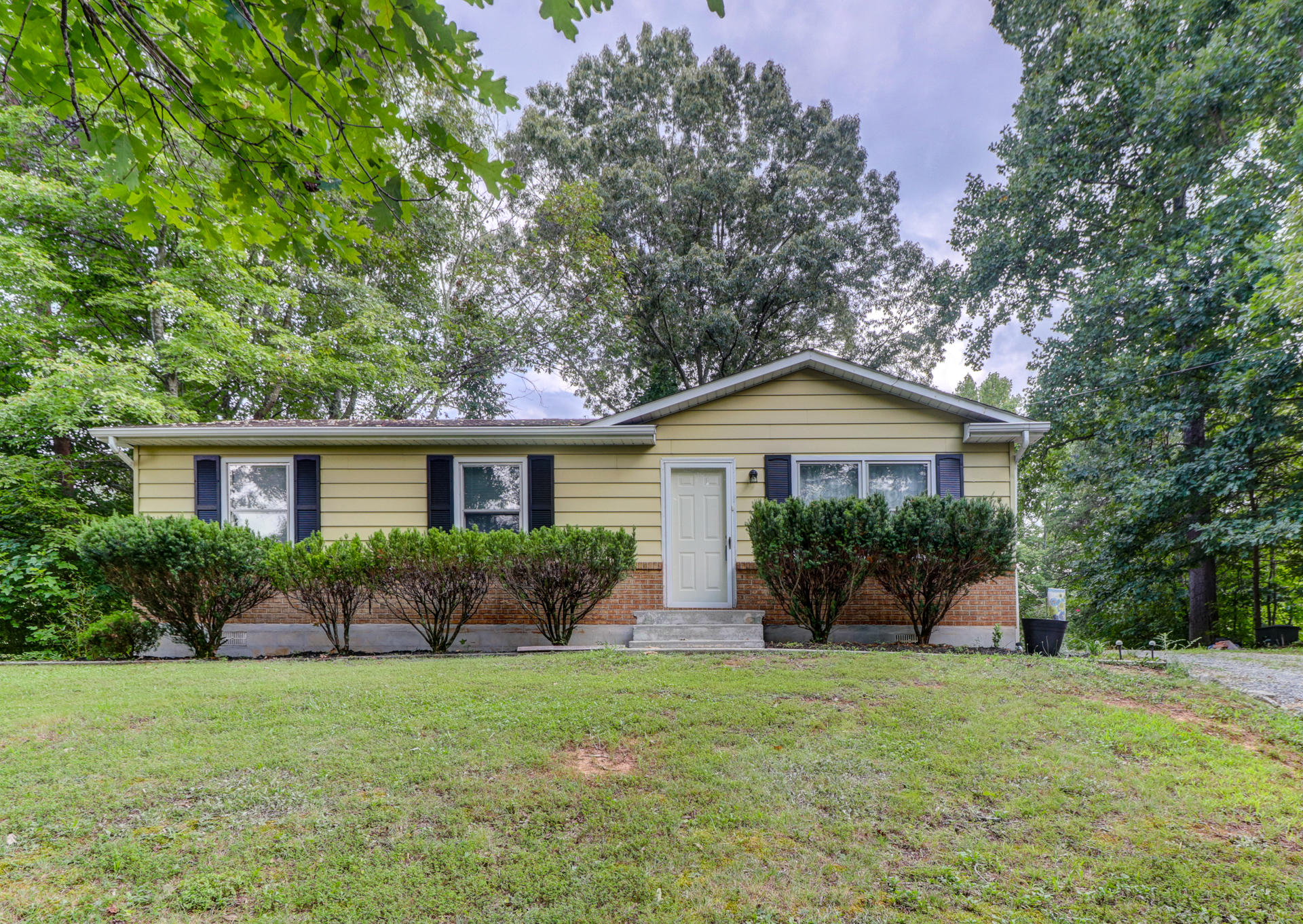 3925 Pitzer Road Roanoke, VA 24014 - Photo 1 of 19 IMG_8747_48_49_50_51