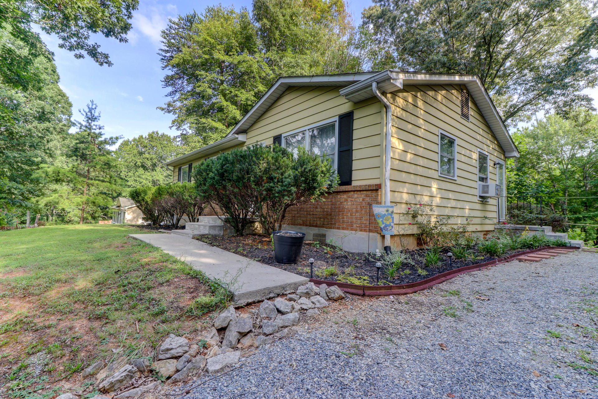 3925 Pitzer Road Roanoke, VA 24014 - Photo 2 of 19 IMG_8727_28_29_30_31