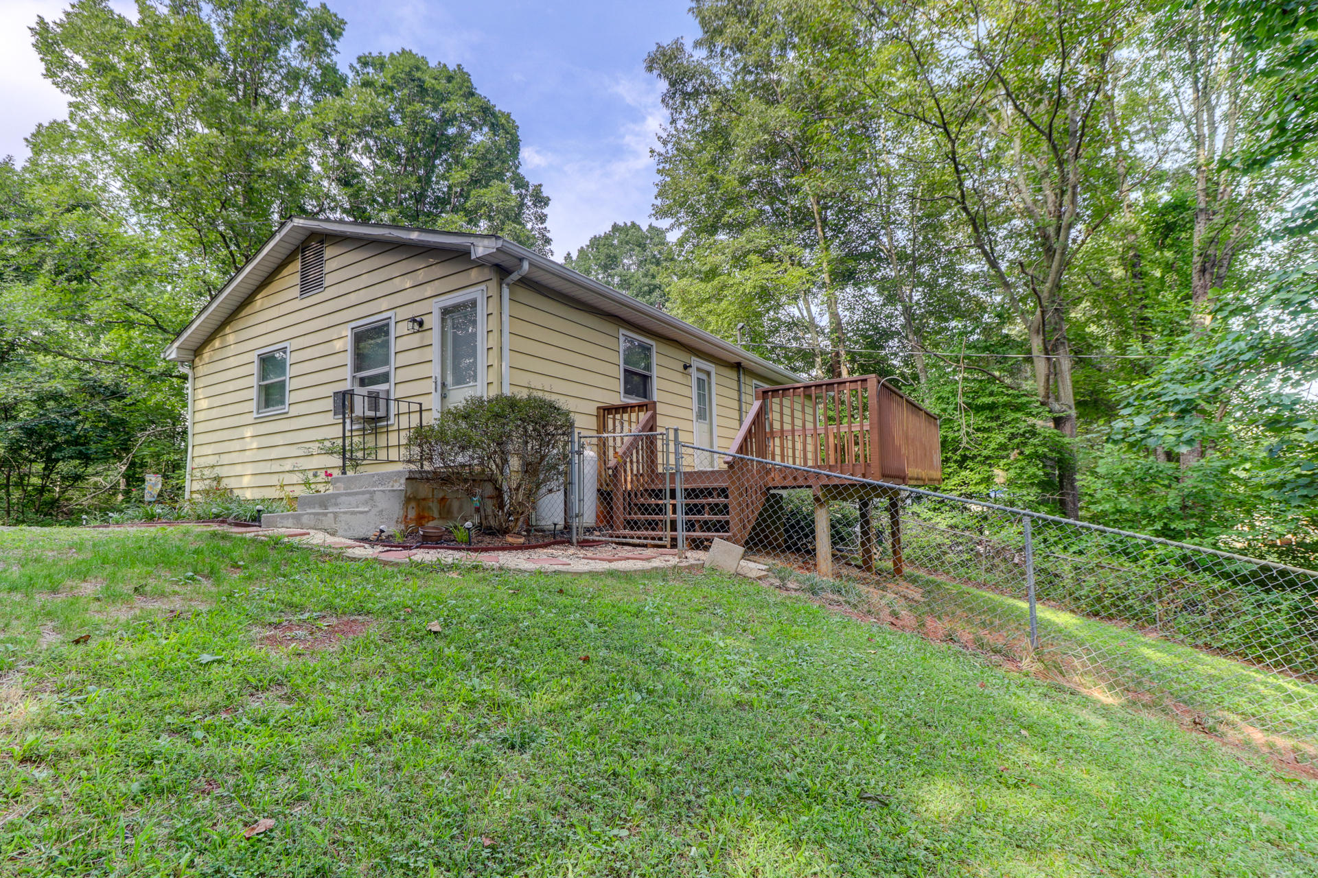 3925 Pitzer Road Roanoke, VA 24014 - Photo 17 of 19 IMG_8737_38_39_40_41