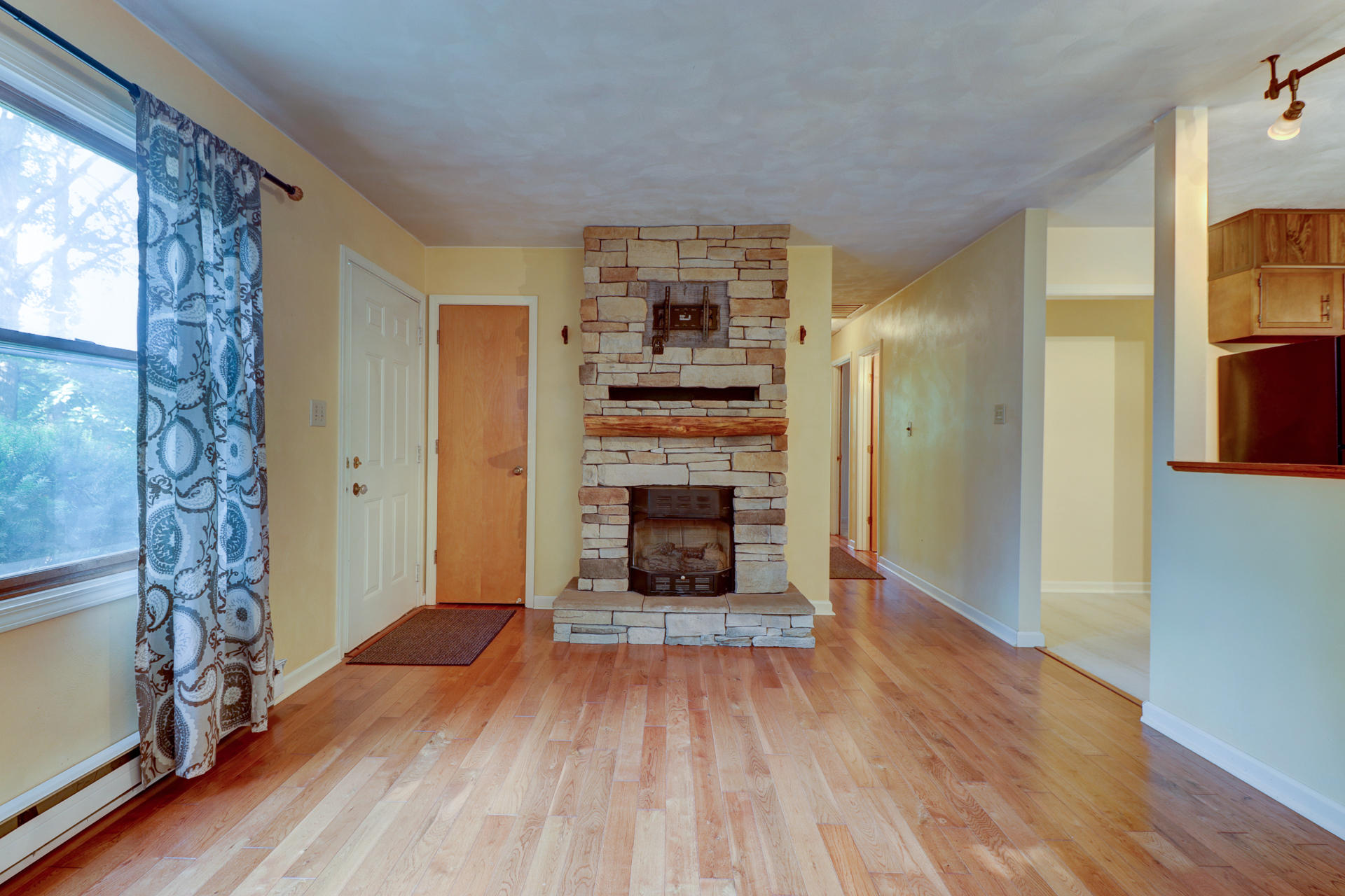3925 Pitzer Road Roanoke, VA 24014 - Photo 4 of 19 IMG_8637_38_39_40_41