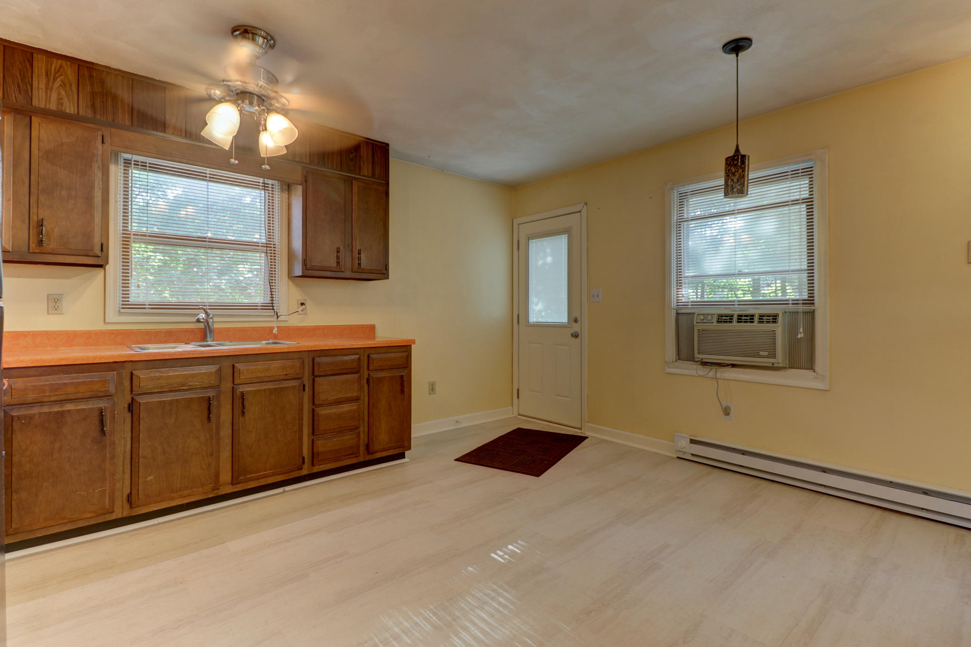 3925 Pitzer Road Roanoke, VA 24014 - Photo 6 of 19 IMG_8652_3_4_5_6