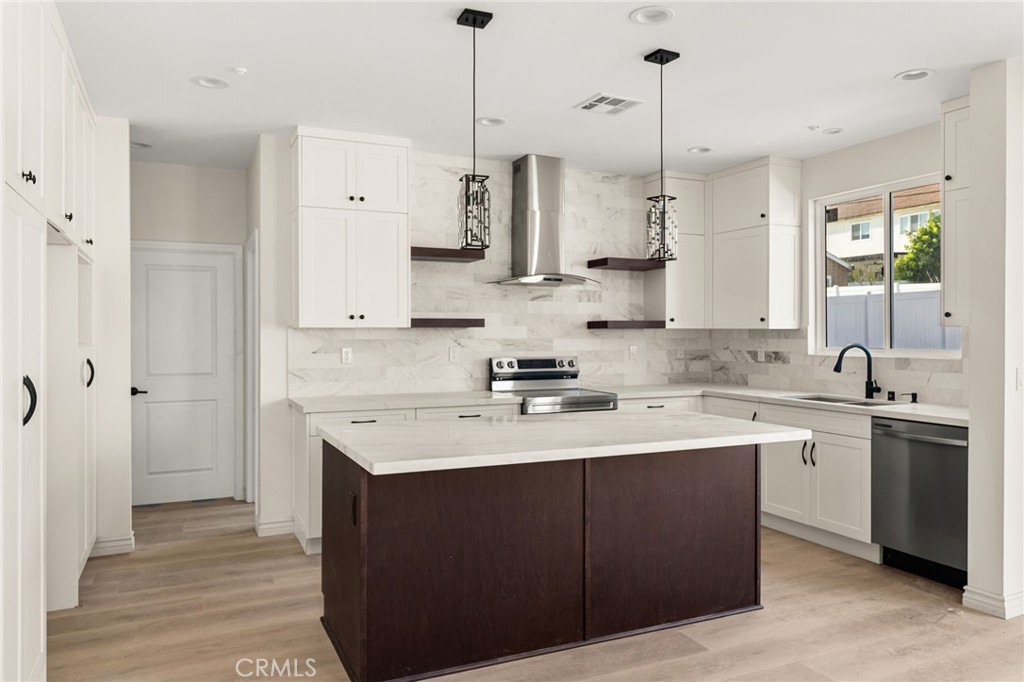 3260 Howe Street Corona, CA 92881 - Photo 5 of 28 a kitchen with a sink stove and refrigerator