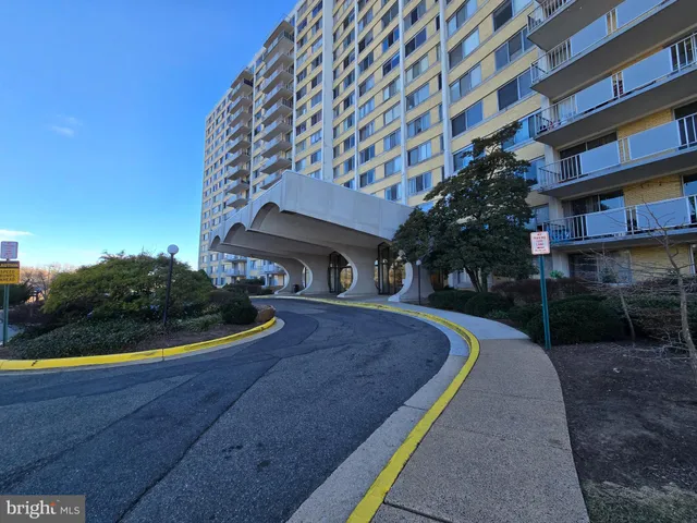 $2,100 | 301 North Beauregard Street, Unit 903, Alexandria, VA 22312