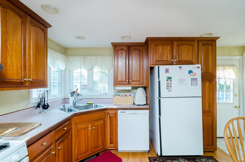 176 Edgehill Road Braintree, MA 02184 - Photo 3 of 30