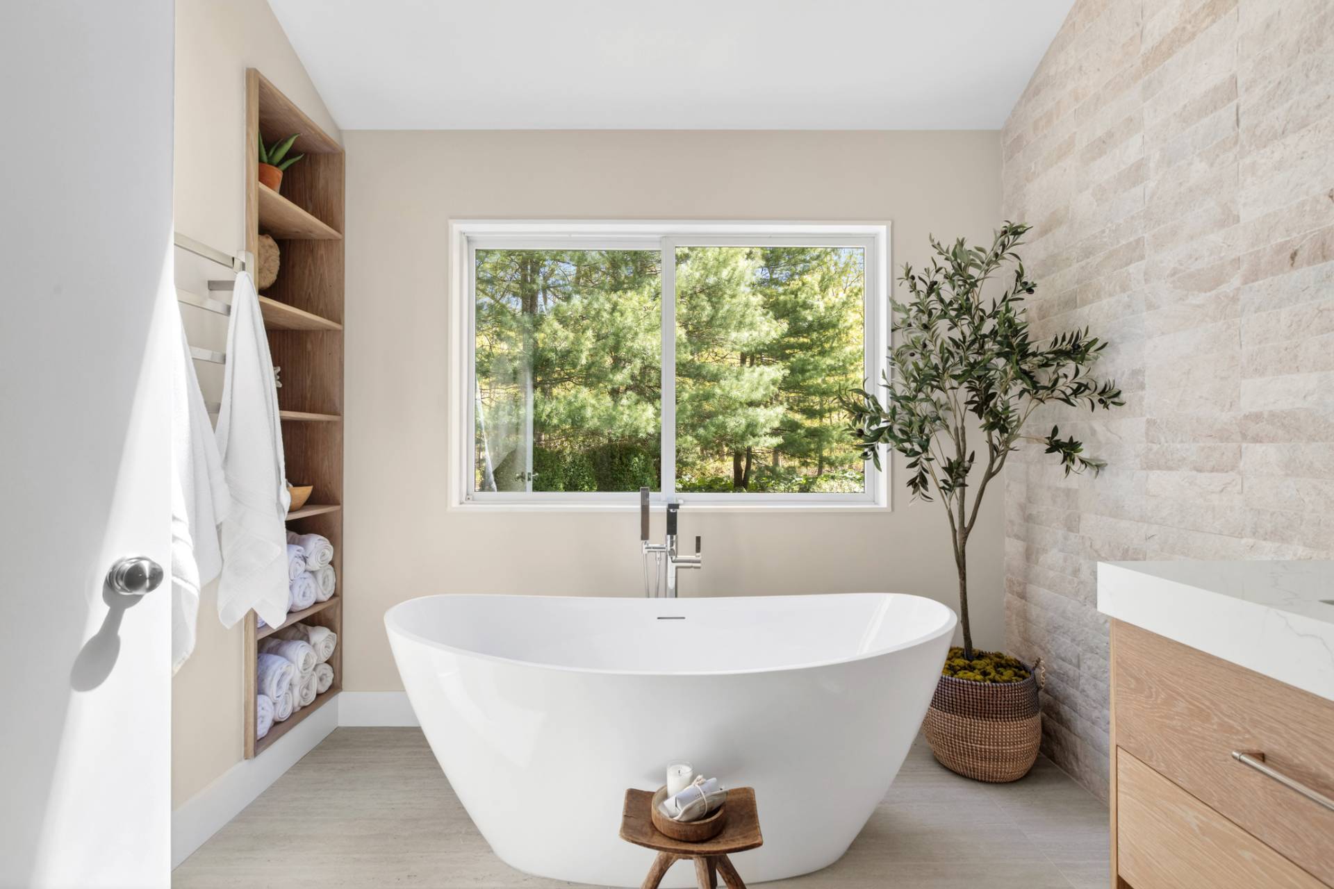 570 Rte 114 East Hampton, NY 11937 - Photo 14 of 40