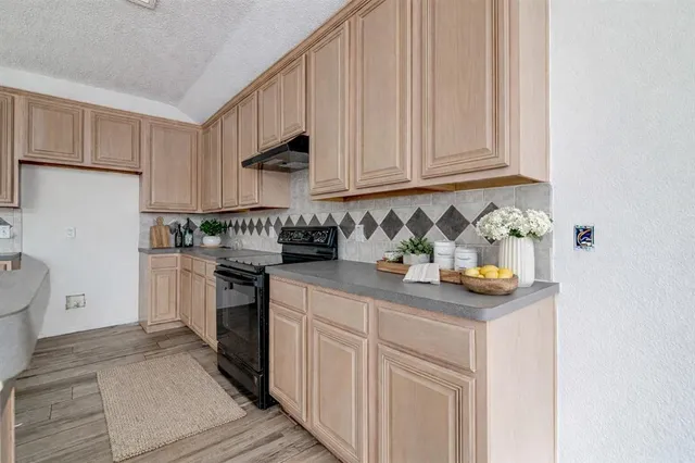 $325,000 | 2525 Greenhaven Drive, Burleson, TX 76028