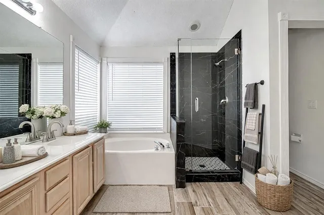 $325,000 | 2525 Greenhaven Drive, Burleson, TX 76028