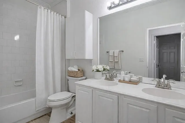 $325,000 | 2525 Greenhaven Drive, Burleson, TX 76028