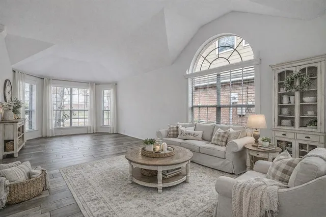 $325,000 | 2525 Greenhaven Drive, Burleson, TX 76028