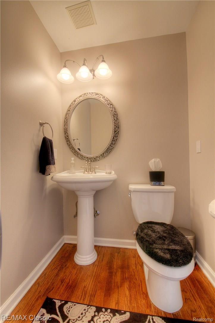 45717 Radnor Road Canton, MI 48187 - Photo 22 of 52 J Powder Room.jpg