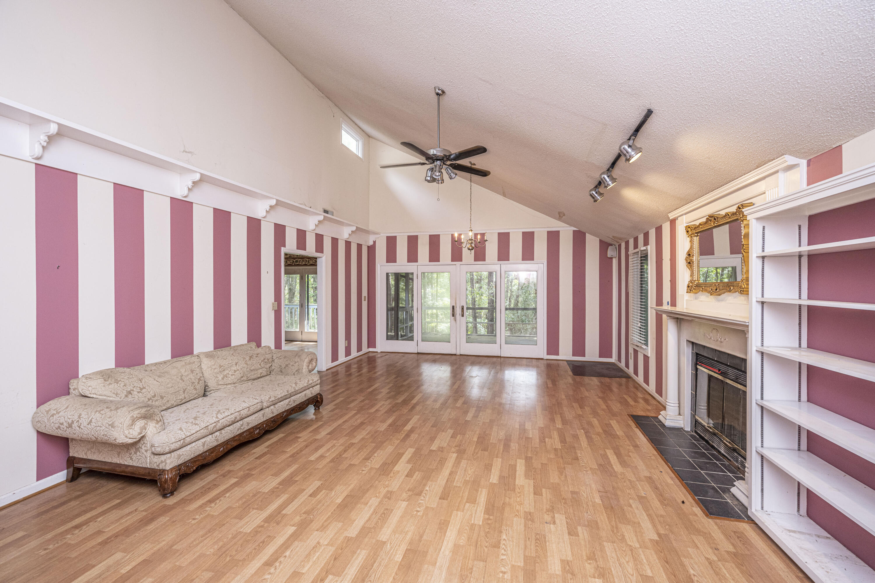3605 Deer Creek Road Mount Pleasant, SC 29466 - Photo 6 of 37 DSC_8775