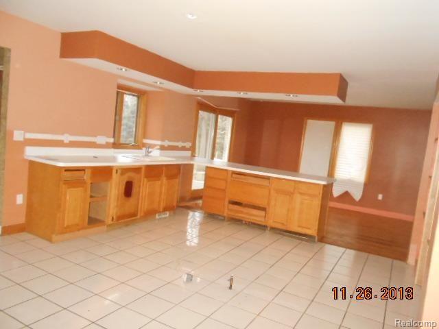 21055 Inkster Road Romulus, MI 48174 - Photo 9 of 19 DSCN4816.jpg