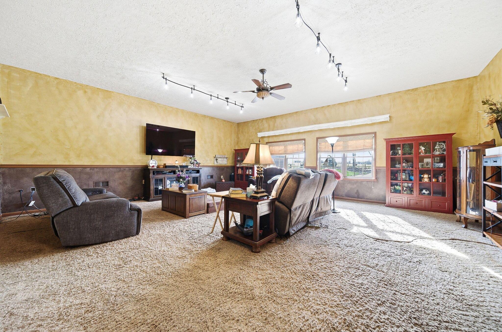 1040 Straight Creek Road Waverly, OH 45690 - Photo 10 of 113 Family Room