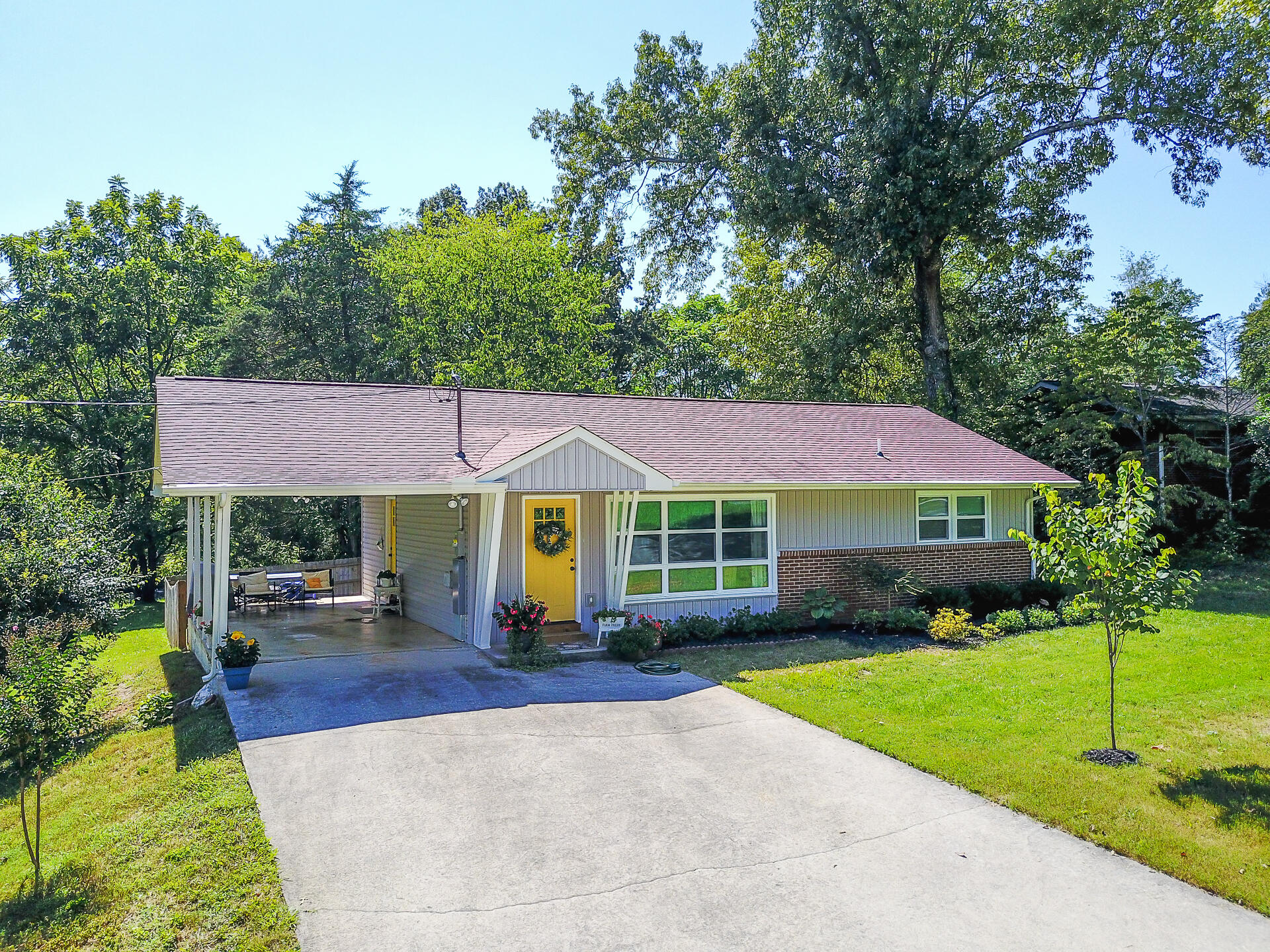 147 Iroquois Road Oak Ridge, TN 37830 - Photo 1 of 33 147 Iroquois Road, Oak Ridge, TN-30