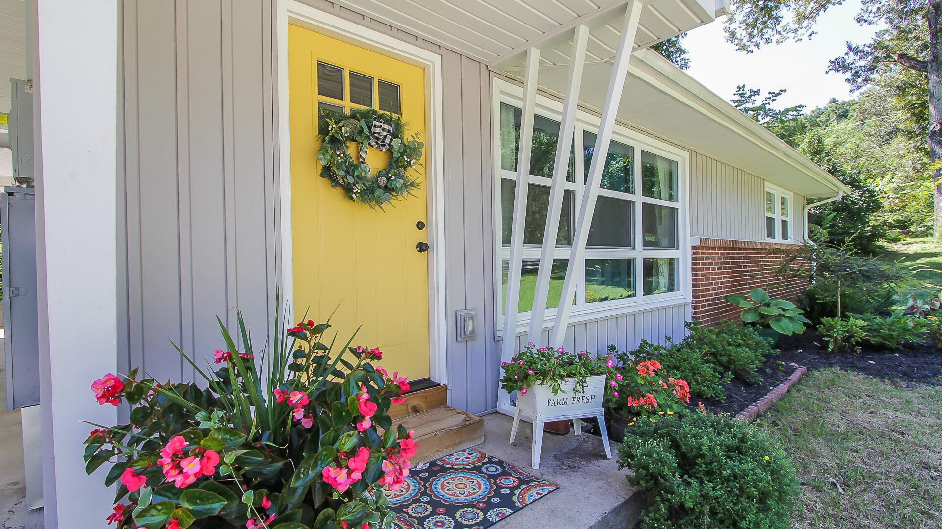 147 Iroquois Road Oak Ridge, TN 37830 - Photo 2 of 33 147 Iroquois Road, Oak Ridge, TN-03