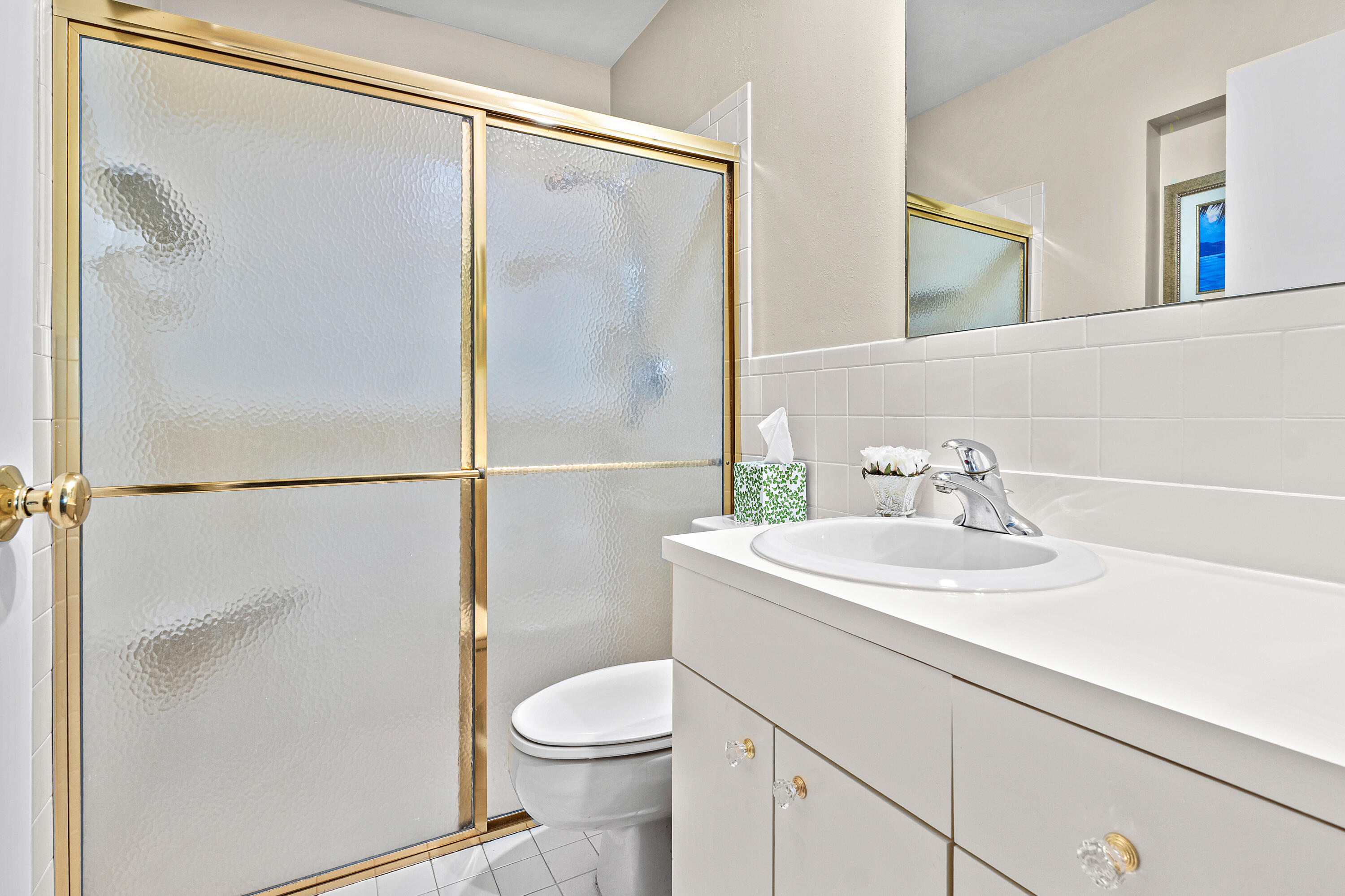 5175 Beechwood Road Delray Beach, FL 33484 - Photo 15 of 26 Guest Bath