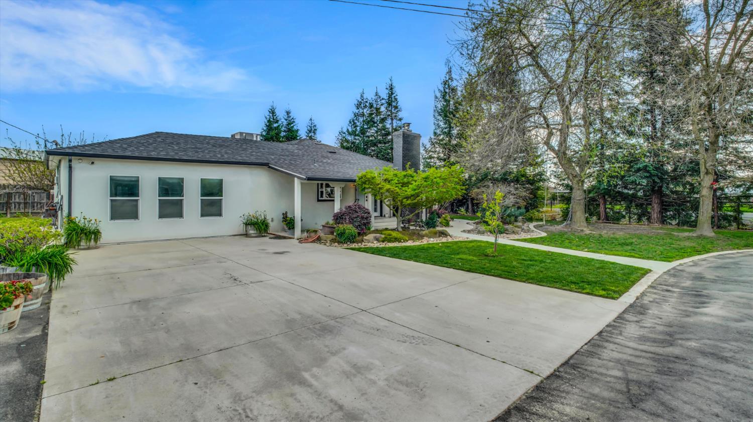 2331 East Woodson Road Acampo, CA 95220 - Photo 6 of 59 a view of a house with a yard