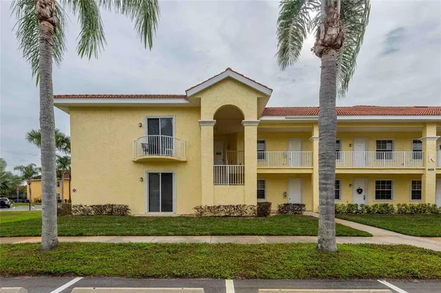 $275,000 | 21032 Picasso Court, Unit 106, Land O Lakes, FL 34637