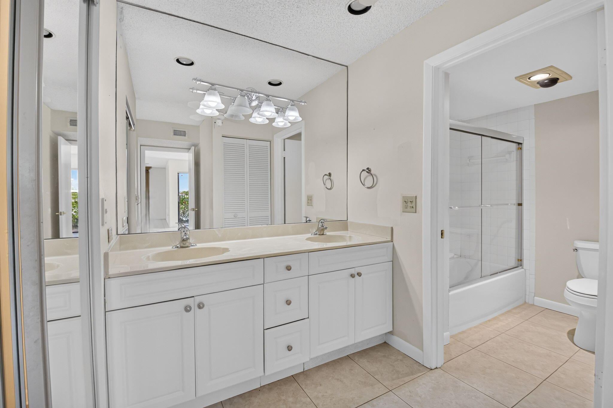 9264 Vista Del Lago, Unit A Boca Raton, FL 33428 - Photo 25 of 48 Primary Bathroom
