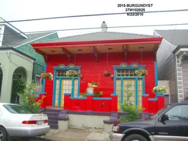 $1,950 | 2015 Burgundy Street, New Orleans, LA 70116