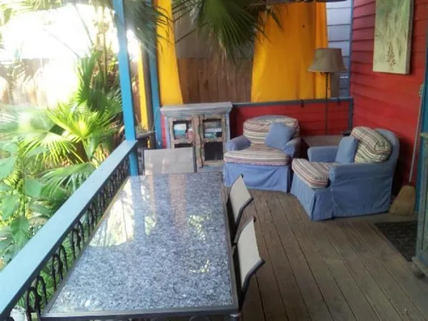 $1,950 | 2015 Burgundy Street, New Orleans, LA 70116