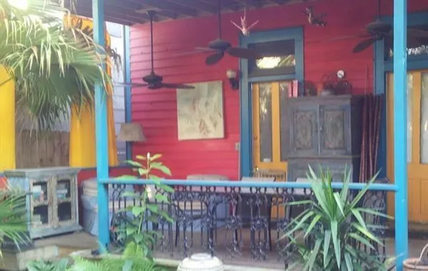 $1,950 | 2015 Burgundy Street, New Orleans, LA 70116