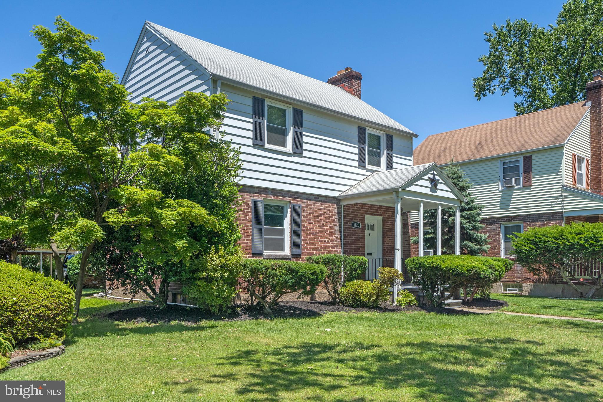 3123 Dunglow Road Baltimore, MD 21222 - Photo 2 of 30 Perfectly Landscaped Grounds