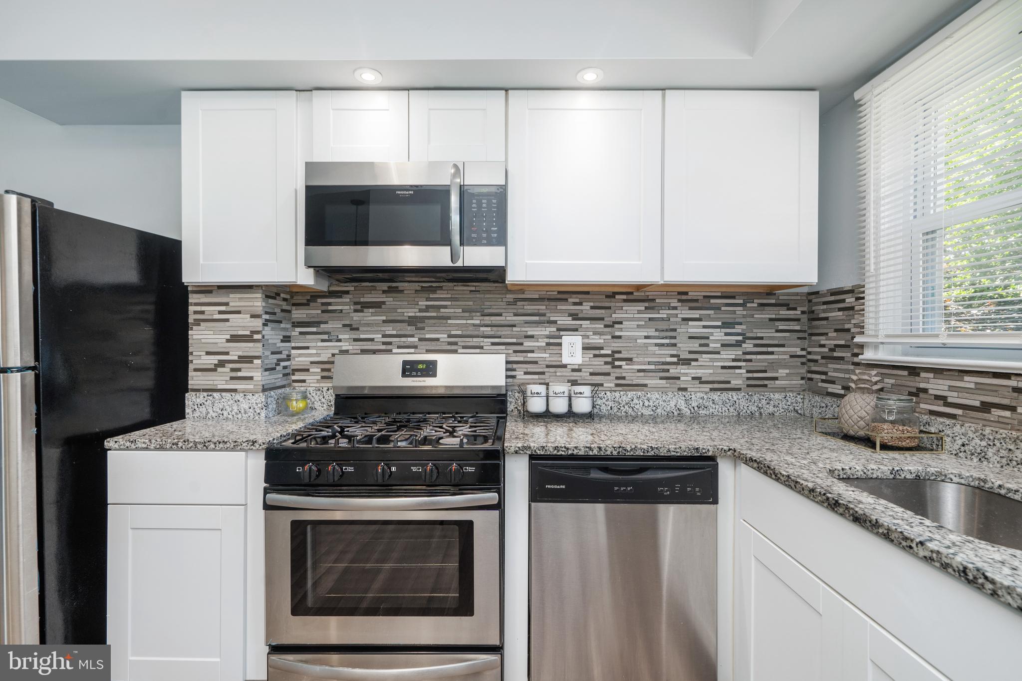 3123 Dunglow Road Baltimore, MD 21222 - Photo 13 of 30 Beautiful and Bright Finishes.