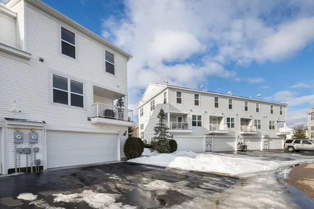 $330,000 | 15152 French Drive North, Unit D, Hugo, MN 55038