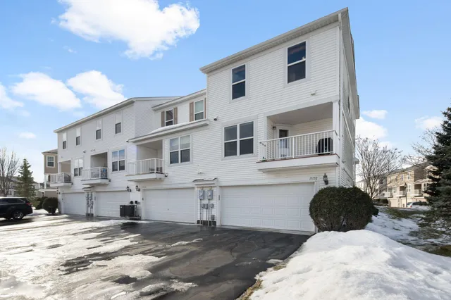 $330,000 | 15152 French Drive North, Unit D, Hugo, MN 55038