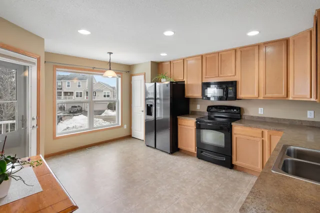 $330,000 | 15152 French Drive North, Unit D, Hugo, MN 55038