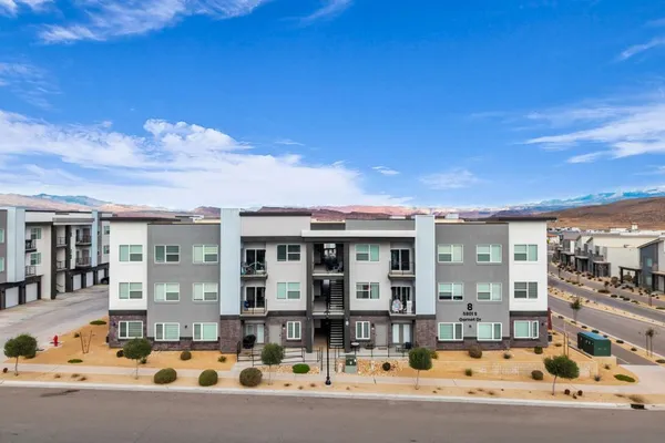$324,500 | 5801 South Garnet Drive, Unit 8102, St. George, UT 84790