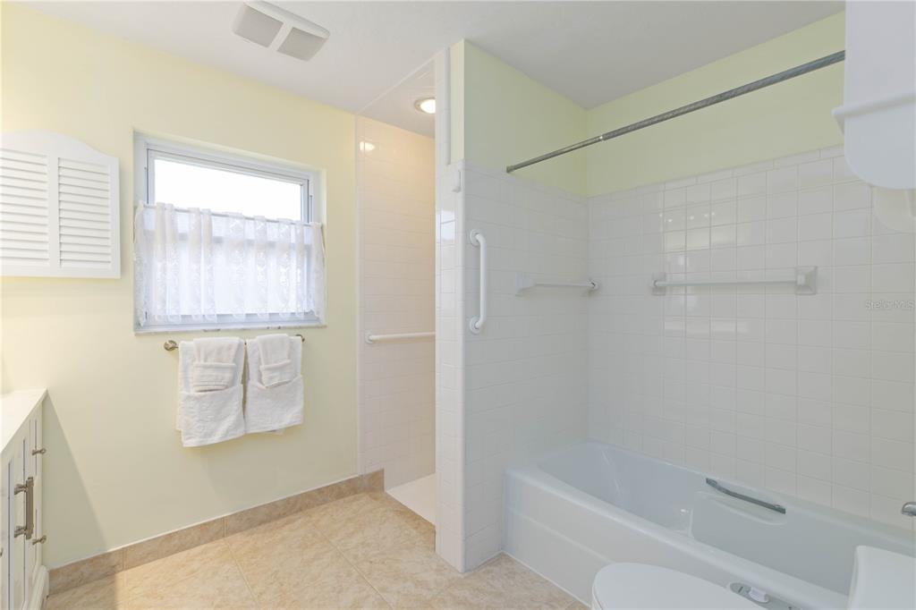 3363 Sheffield Circle Sarasota, FL 34239 - Photo 17 of 29