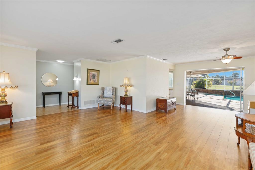 3363 Sheffield Circle Sarasota, FL 34239 - Photo 4 of 29