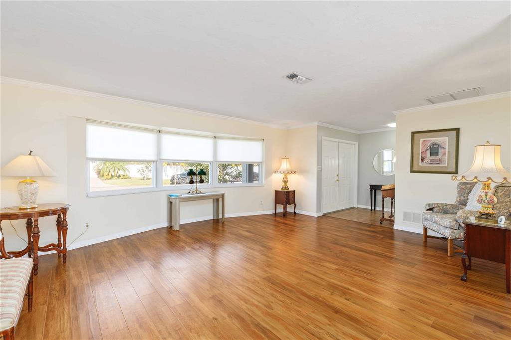 3363 Sheffield Circle Sarasota, FL 34239 - Photo 5 of 29