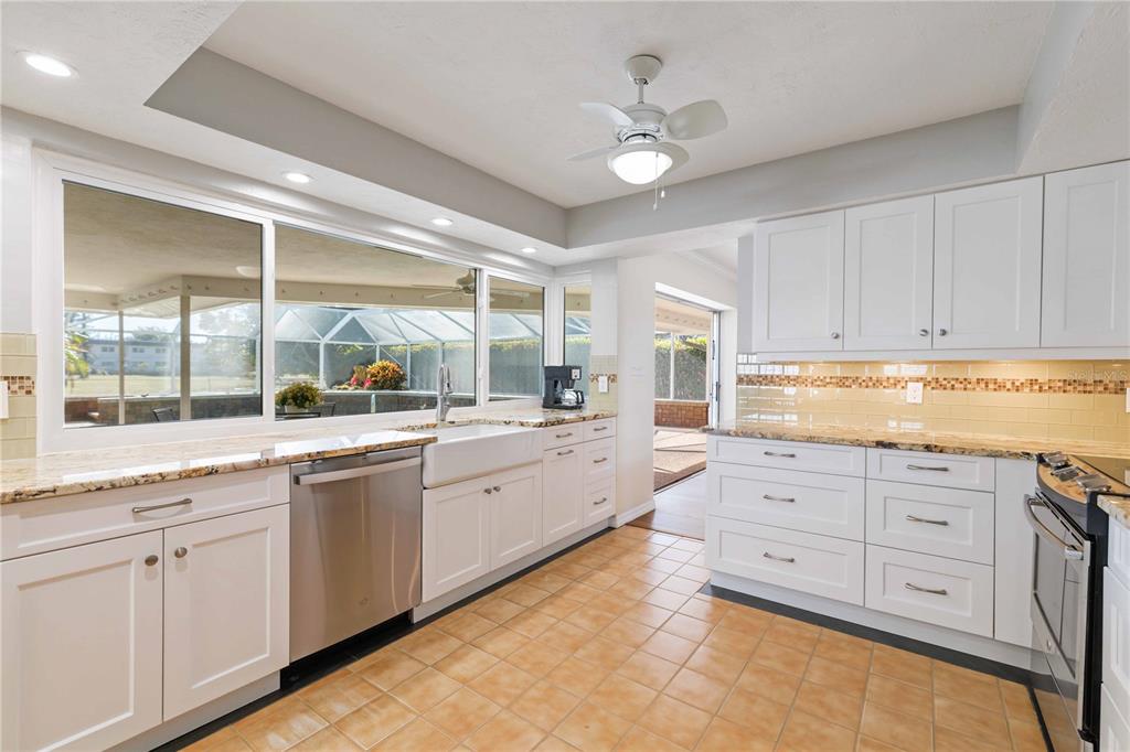 3363 Sheffield Circle Sarasota, FL 34239 - Photo 6 of 29