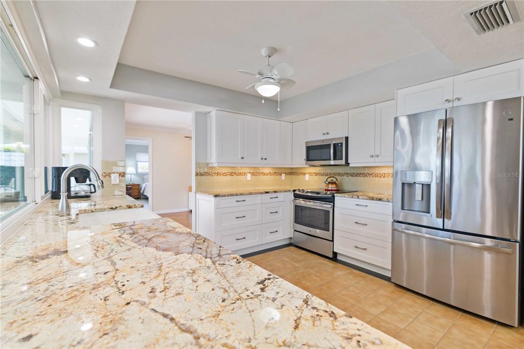 3363 Sheffield Circle Sarasota, FL 34239 - Photo 7 of 29