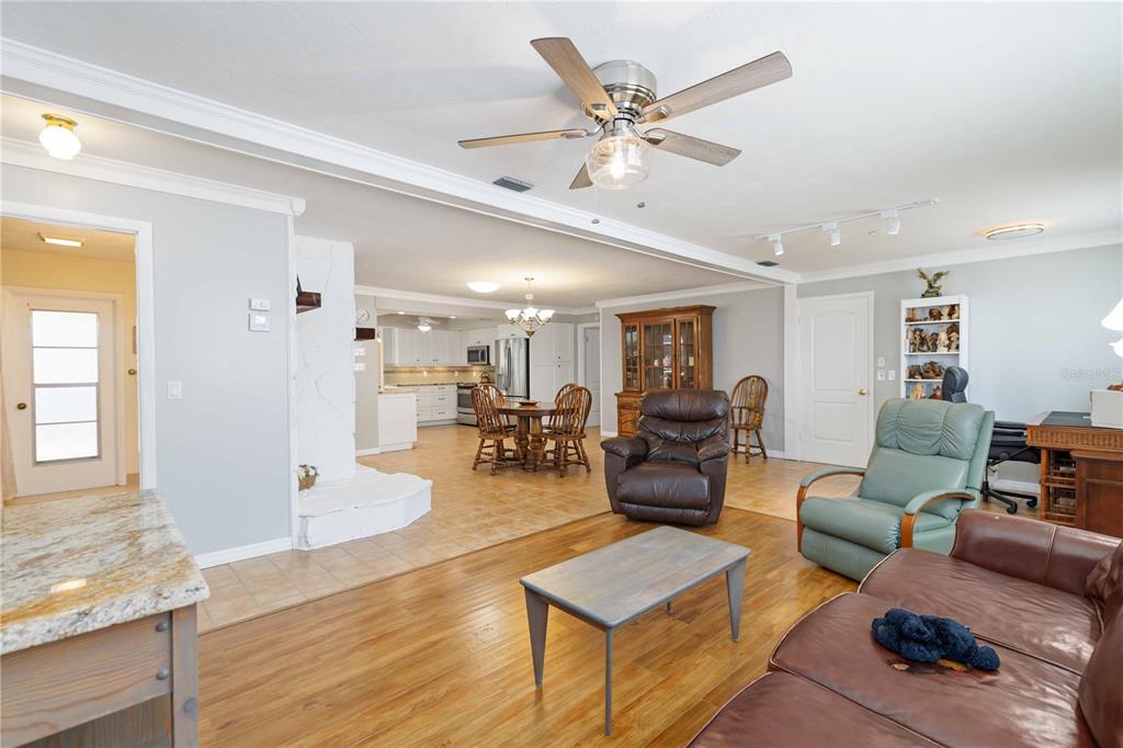 3363 Sheffield Circle Sarasota, FL 34239 - Photo 10 of 29