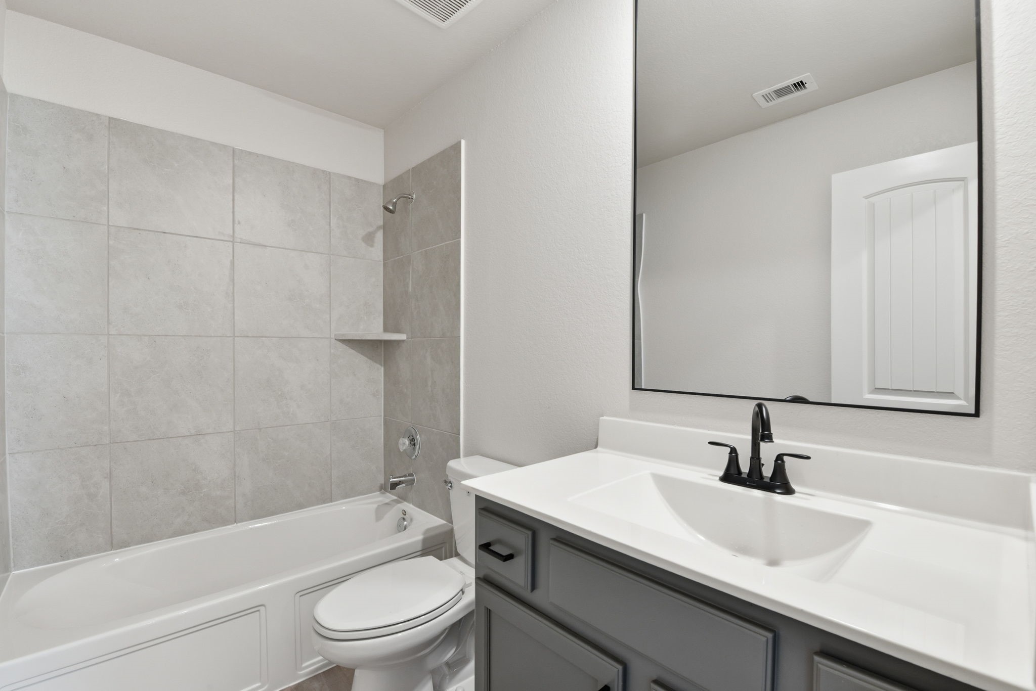 4332 Mocking Run Lane Dickinson, TX 77539 - Photo 11 of 15 Guest Bathroom