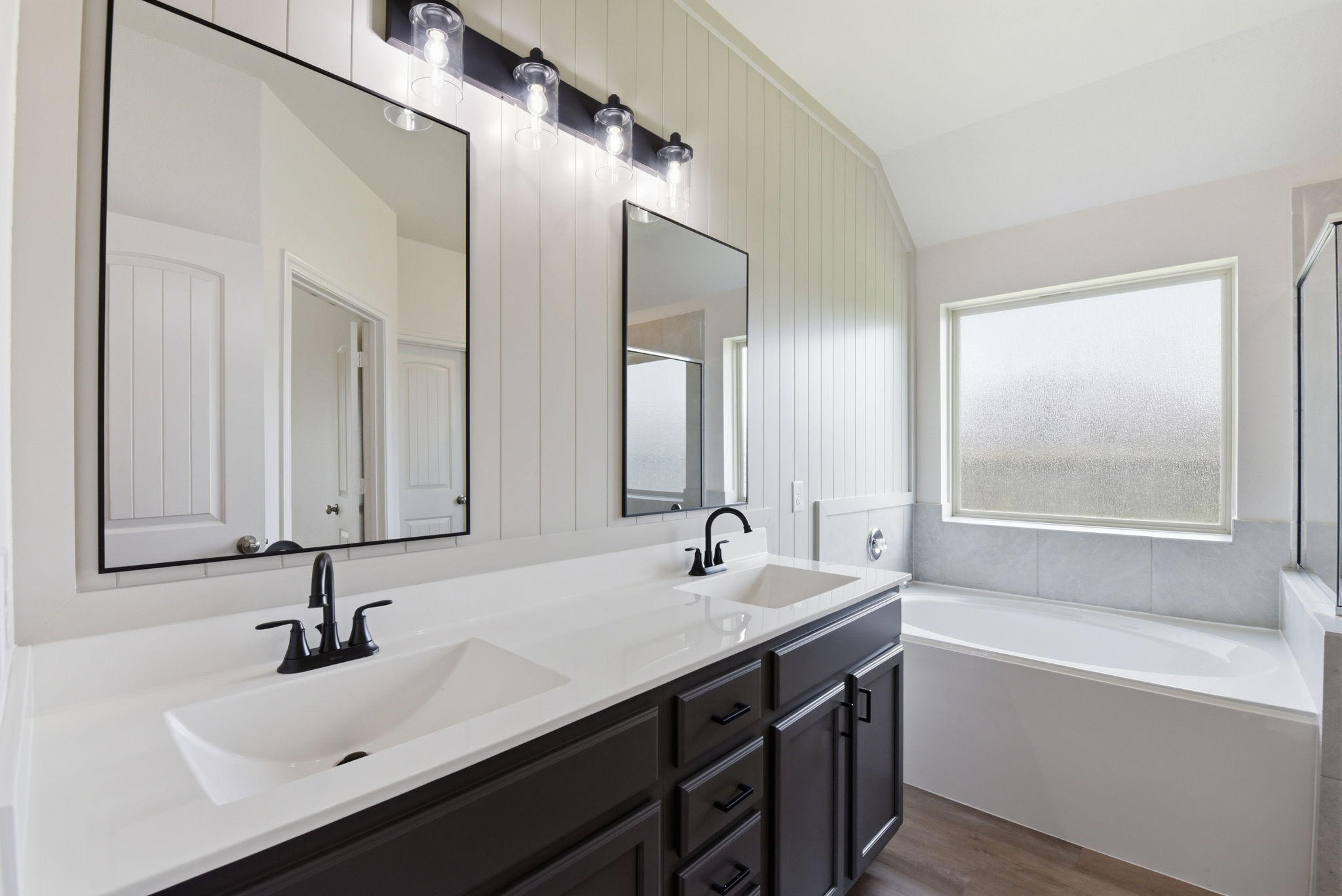 4332 Mocking Run Lane Dickinson, TX 77539 - Photo 6 of 15 Primary Bathroom