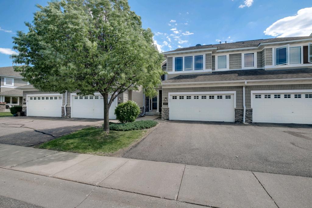 6884 Folkestone Road Apple Valley, MN 55124 - Photo 2 of 32 Gallery Image 2