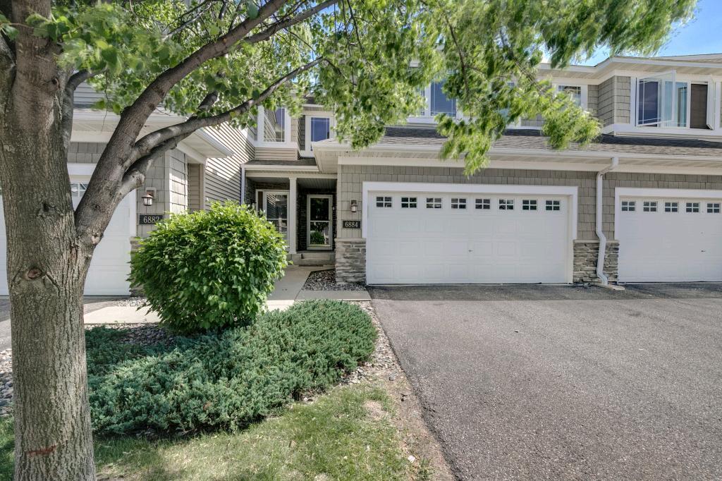 6884 Folkestone Road Apple Valley, MN 55124 - Photo 3 of 32 Gallery Image 3