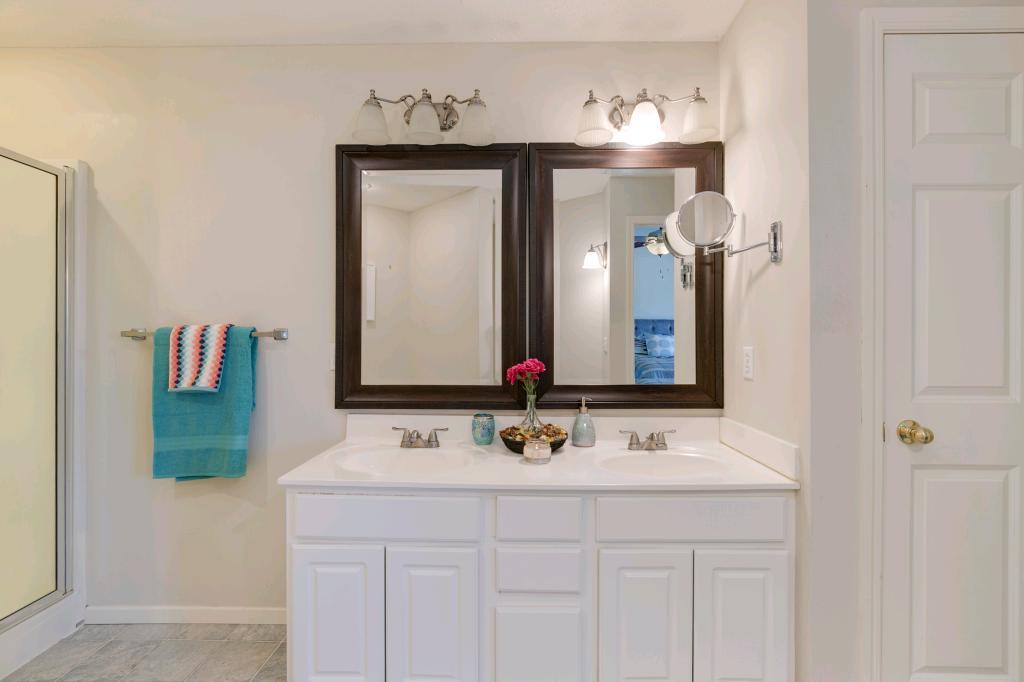6884 Folkestone Road Apple Valley, MN 55124 - Photo 26 of 32 Gallery Image 26