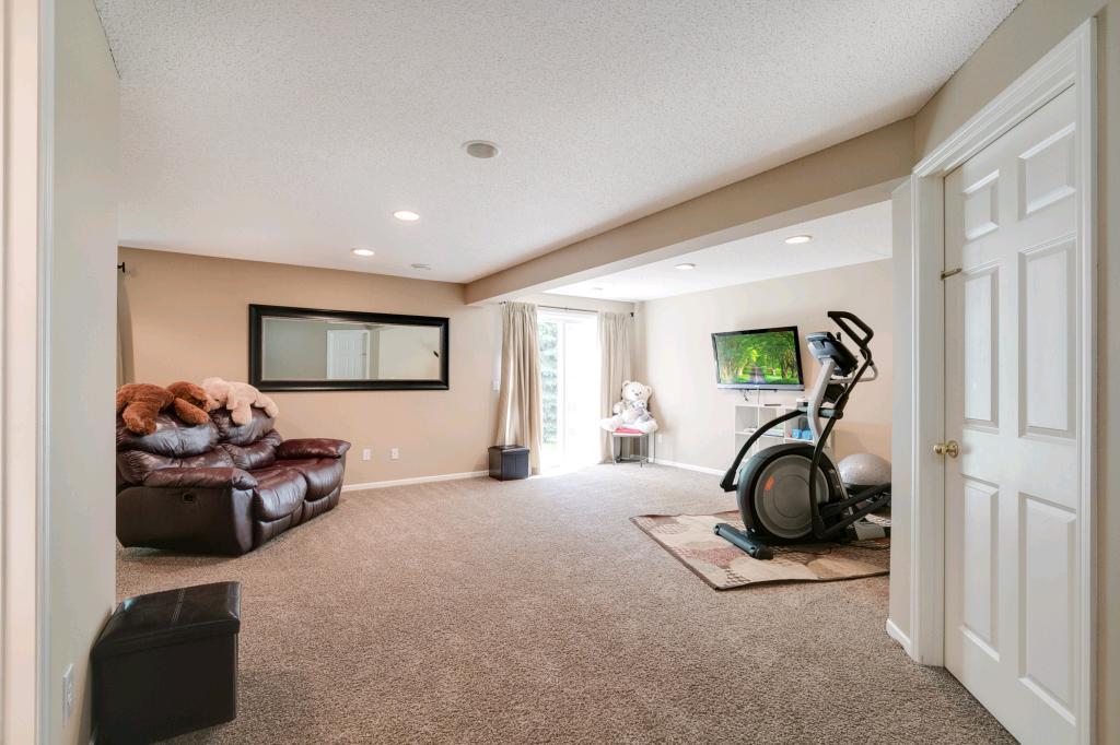 6884 Folkestone Road Apple Valley, MN 55124 - Photo 27 of 32 Gallery Image 27